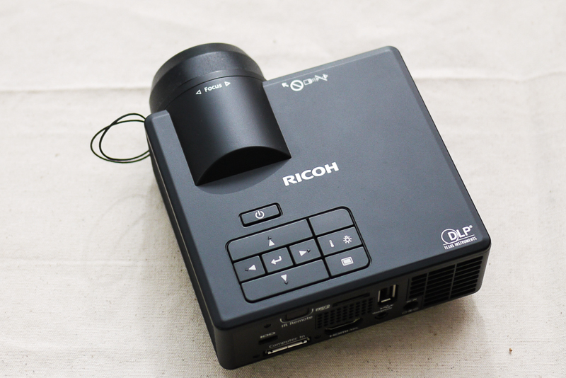 RICOH_掌上型超短焦微型投影機PJ WXC1110 獨家買就送好禮二選一