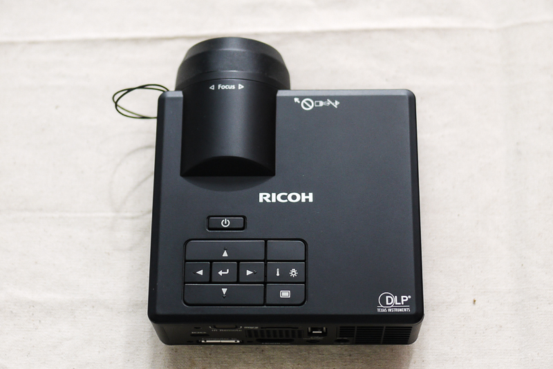 RICOH_掌上型超短焦微型投影機PJ WXC1110 獨家買就送好禮二選一