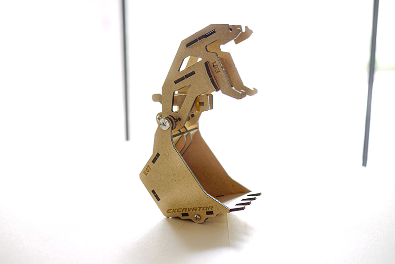 從八歲到八十歲都能玩到瘋掉的桌遊！Armpal遙控戰鬥機械手臂