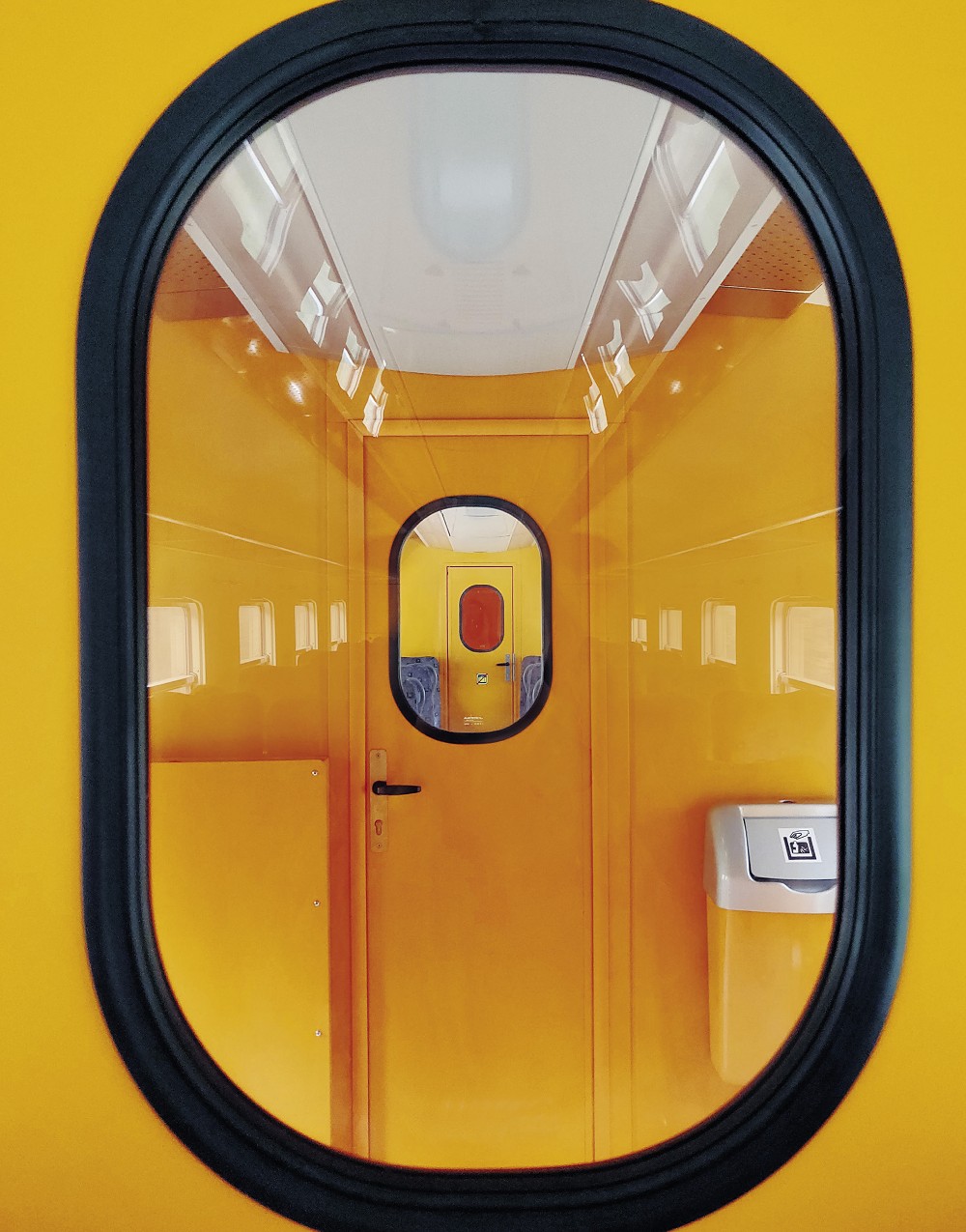 轉角遇見魏斯安德森!純白雲霄飛車樂園、圓山大飯店等全球12個置中美學景點