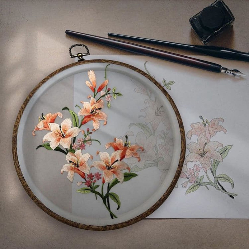 針線勾勒出絕美孔雀、花蝶刺繡！中國藝術家大展花鳥系精緻刺繡工藝