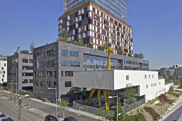用建築說故事的 Giraffe Childcare Center