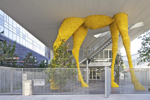 用建築說故事的 Giraffe Childcare Center