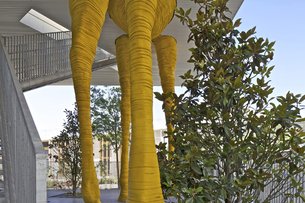 用建築說故事的 Giraffe Childcare Center
