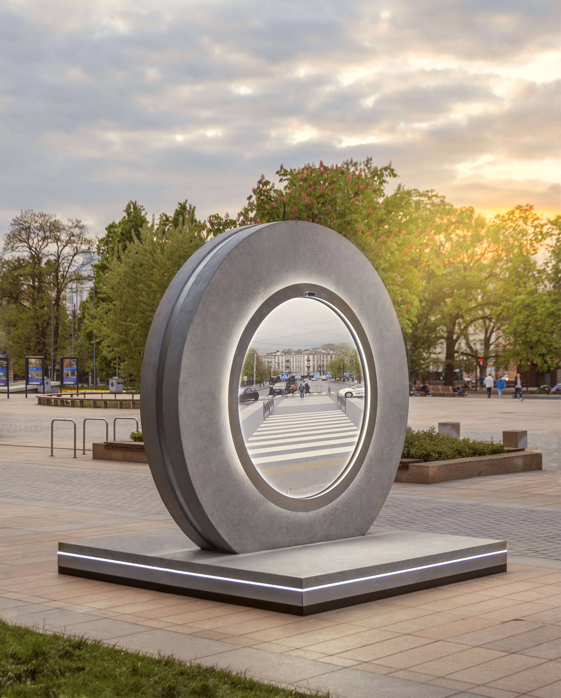 立陶宛打造科幻「城市傳送門Portal」！連結600公里遠波蘭的超現實圓形任意門裝置