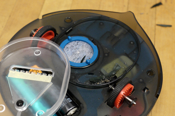 【大人玩科學】吵鬧而認真的小傢伙，大人的科學掃地機器人