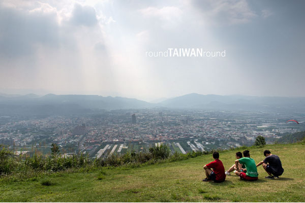 【台灣旅行】在南投起飛！埔里盆地刺激的飛行傘體驗