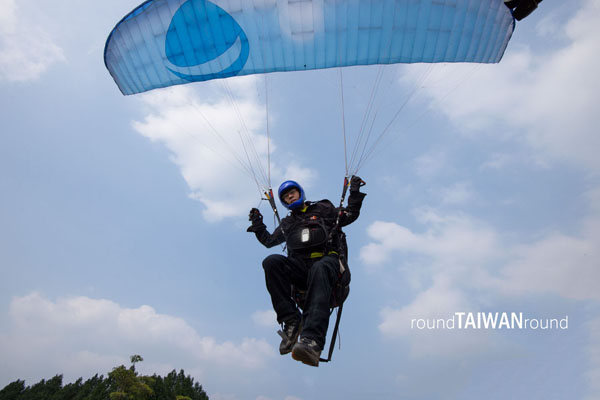 【台灣旅行】在南投起飛！埔里盆地刺激的飛行傘體驗