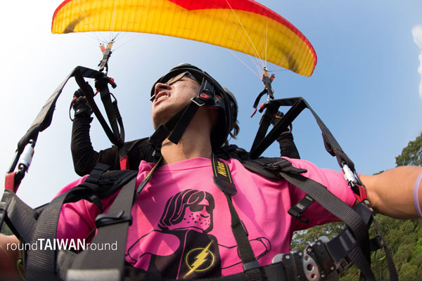 【台灣旅行】在南投起飛！埔里盆地刺激的飛行傘體驗
