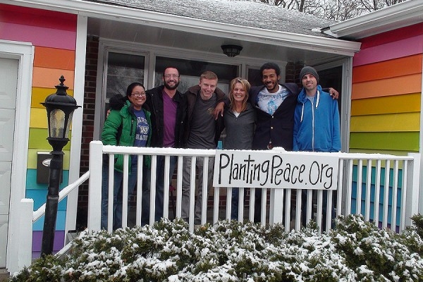 在教堂的對面，讓同志也有歸宿