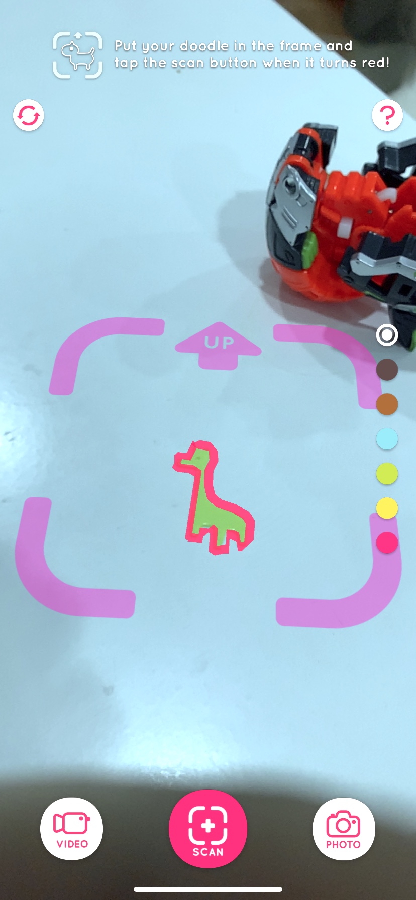 塗鴉從紙上站起來跳舞了！Rakugaki AR APP 用擴增實境讓手繪變得更好玩