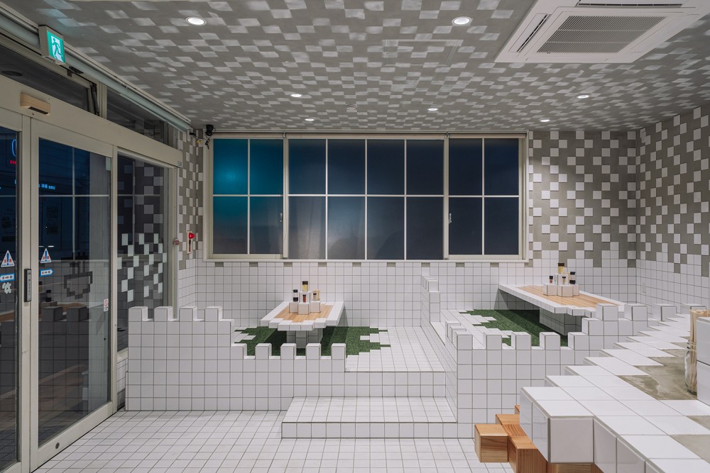 在電玩世界吃拉麵！沖繩沾麵店「かいしんのいちげき」宛如走進RPG像素遊戲