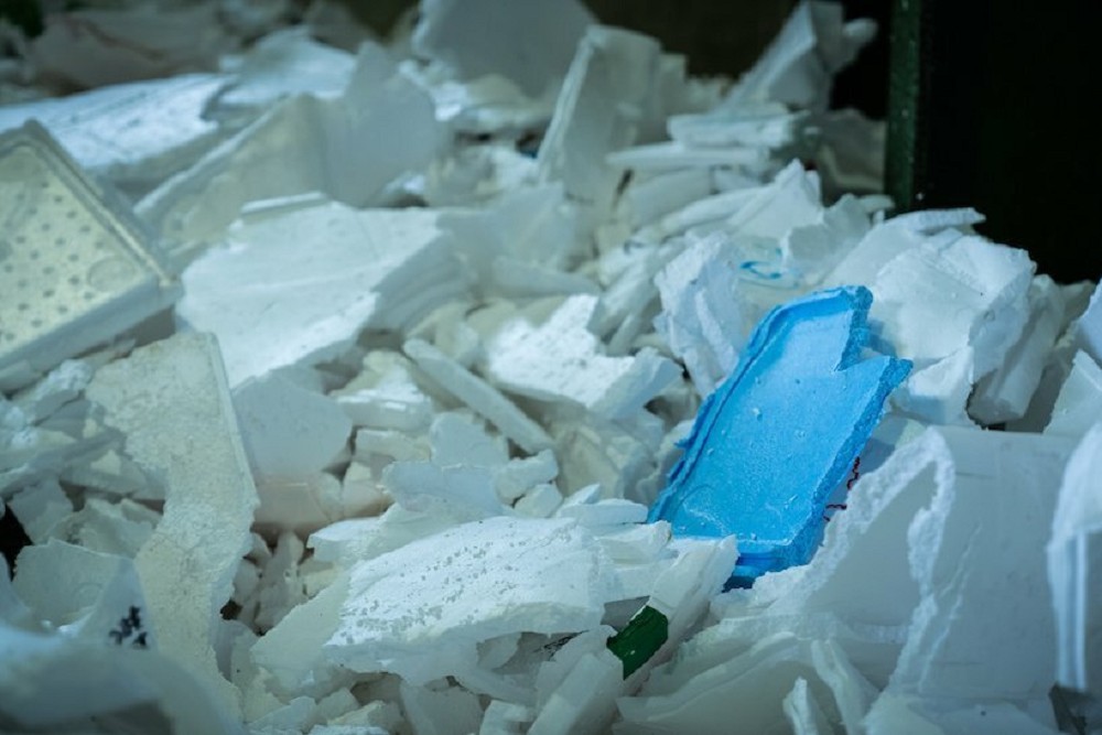 泡沫廢料成設計家具！東京設計工作室we+賦予廢料新生的Refoam永續設計