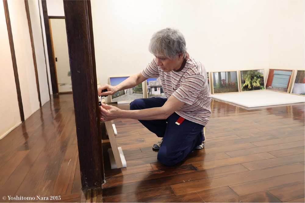 奈良美智澎湖特展亮點！《跟著朦朧潮濕的一天去澎湖》集結畫作草稿、陶器、攝影作品