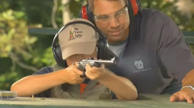 【爭議廣告】兒童專用，我的第一把來福槍