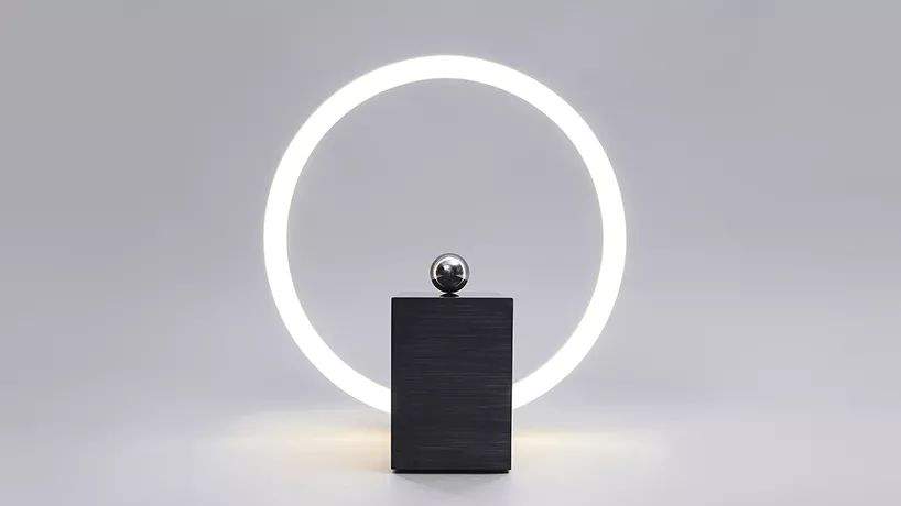 德國設計工作室 rlon,顛覆想像力的金屬球風格檯燈 L3