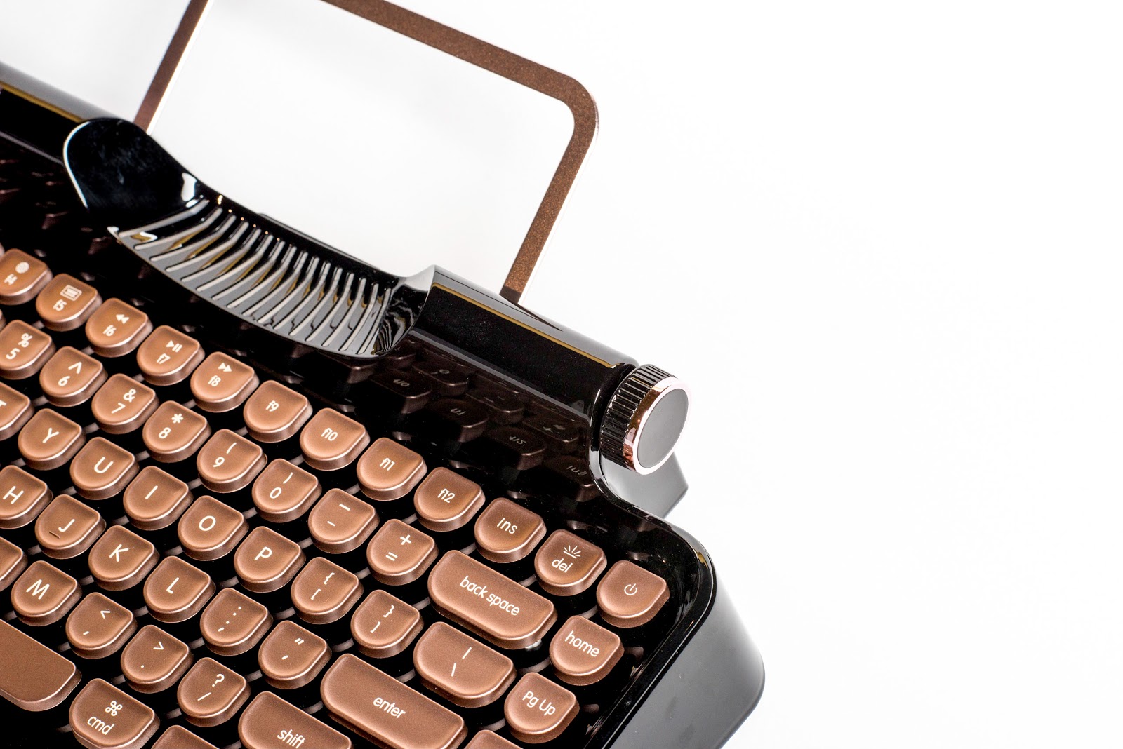 你愛的復古，無須旁人理解！Rymek 復古藍牙機械鍵盤典雅陪伴工作好時光