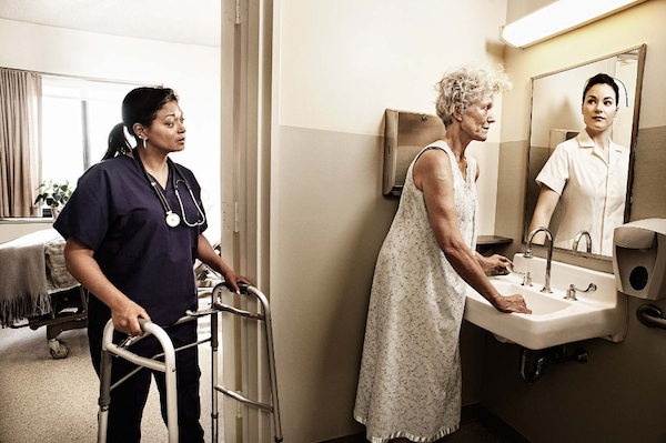 【廣告創意】簡單卻寓意深遠～鏡中的青春回憶