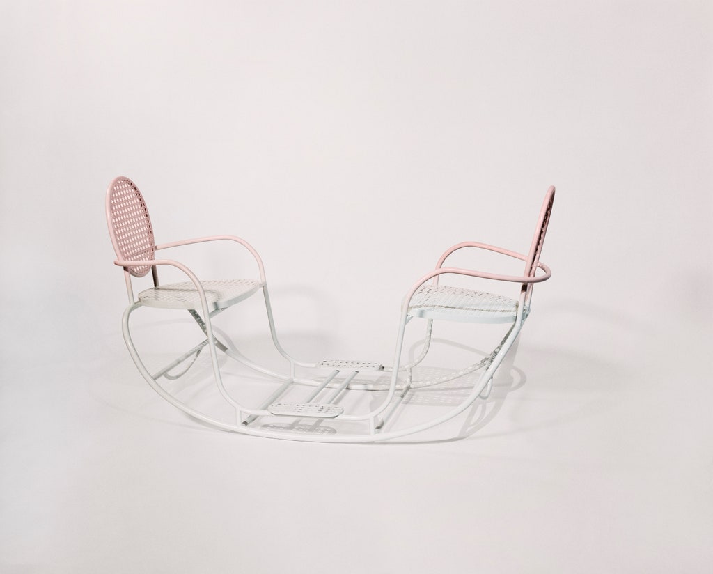 Dior經典圓背椅進化！nendo佐藤大、吉岡德仁等17組設計師打造穿越、通透設計椅