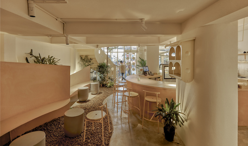 宛如優雅秘密花園！越南咖啡廳「September Cafe」以微風輕拂意象打造特色空間