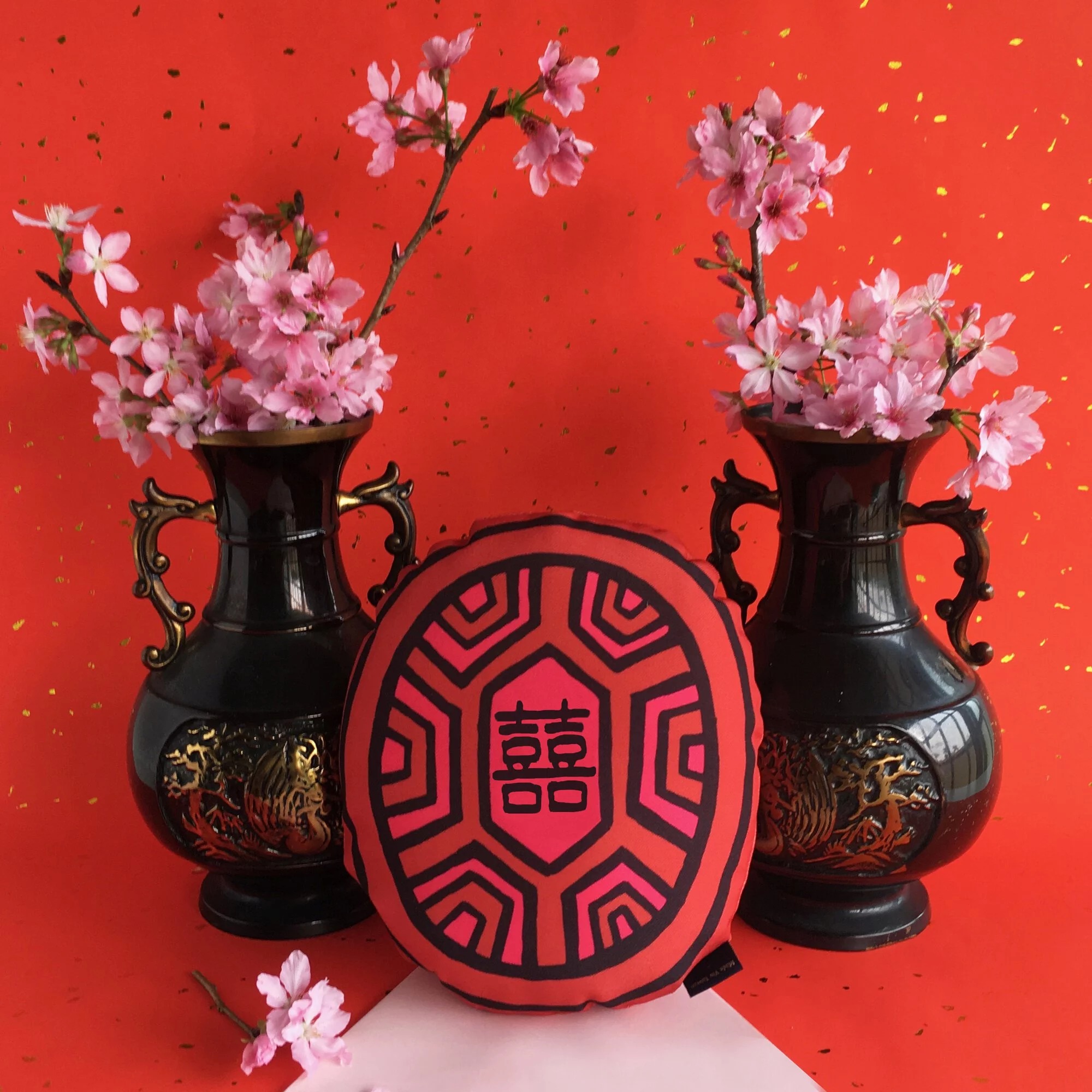 10個保庇設計選物！聖筊橡皮擦、三仙姑糕點粉撲、月老明星花露水