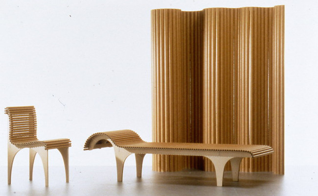 材料對設計永遠是個挑戰！看坂茂的紙建築跨界附身椅子上了？