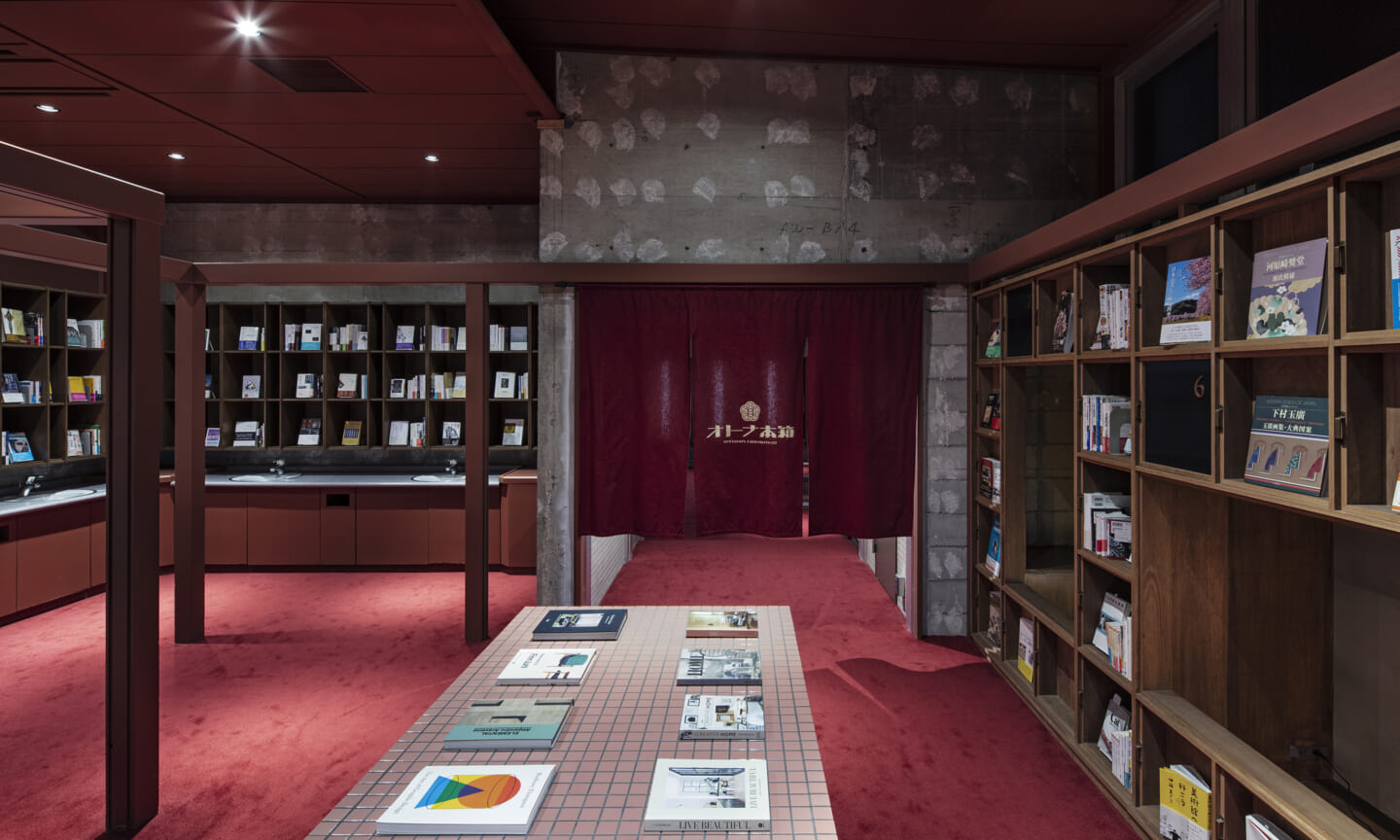 日本書香溫泉旅館「松本本箱」！350年老旅館新生成澡堂圖書館、設計旅宿