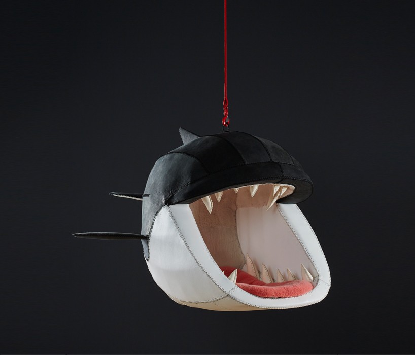 倫敦設計週變成動物園！大嘴巴鞦韆吊椅邀請你一起被吃掉~