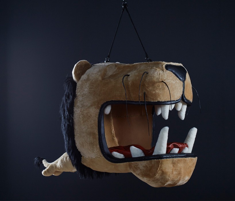 倫敦設計週變成動物園！大嘴巴鞦韆吊椅邀請你一起被吃掉~