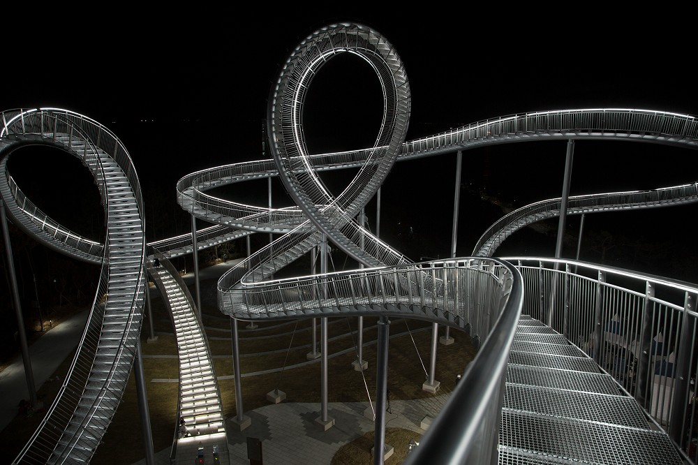 行走版雲霄飛車！韓國「Space Walk」宛若漫步太空的空中觀景步道