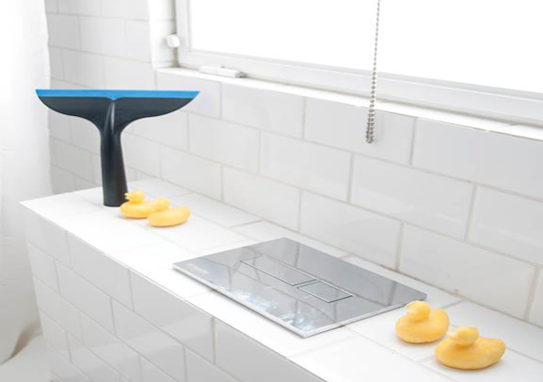 俏皮可愛的鯨魚尾巴造型橡膠刮刀「Splash Squeegee」