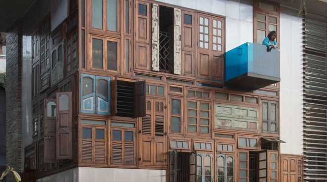 回收木造窗框與門板，用房屋凝聚四代家族的記憶