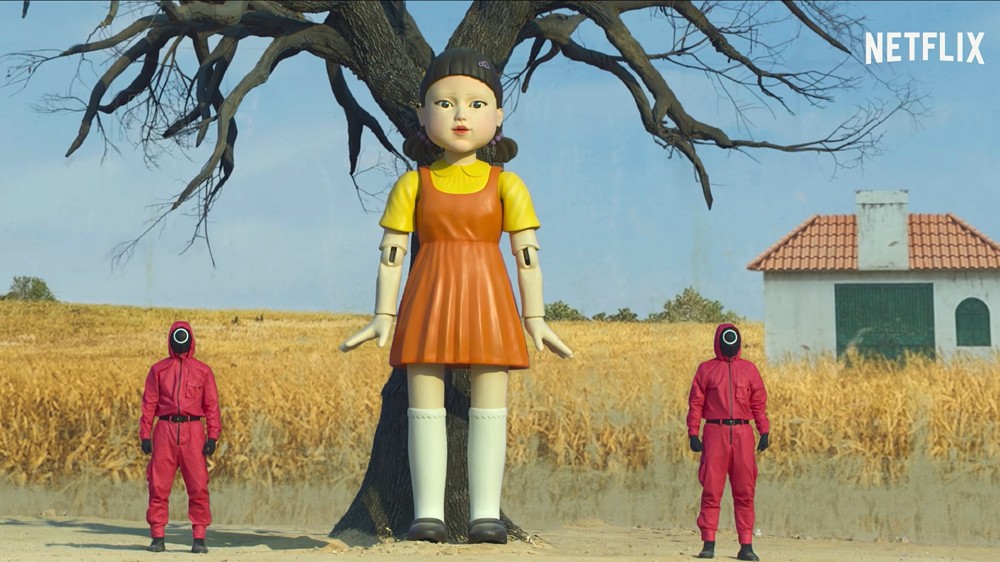 《魷魚遊戲》建築場景設計巧思！彩色迷宮樓梯、倉庫風宿舍、遊戲關卡等美學