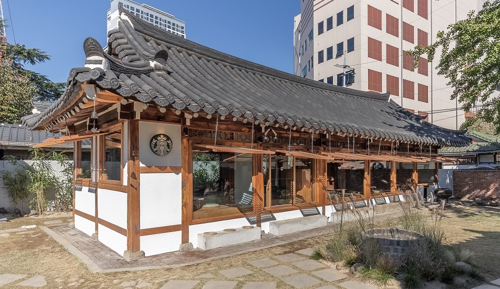 韓國大邱「韓屋星巴克」！ 結合咖啡、音樂、庭園的百年古蹟咖啡廳空間