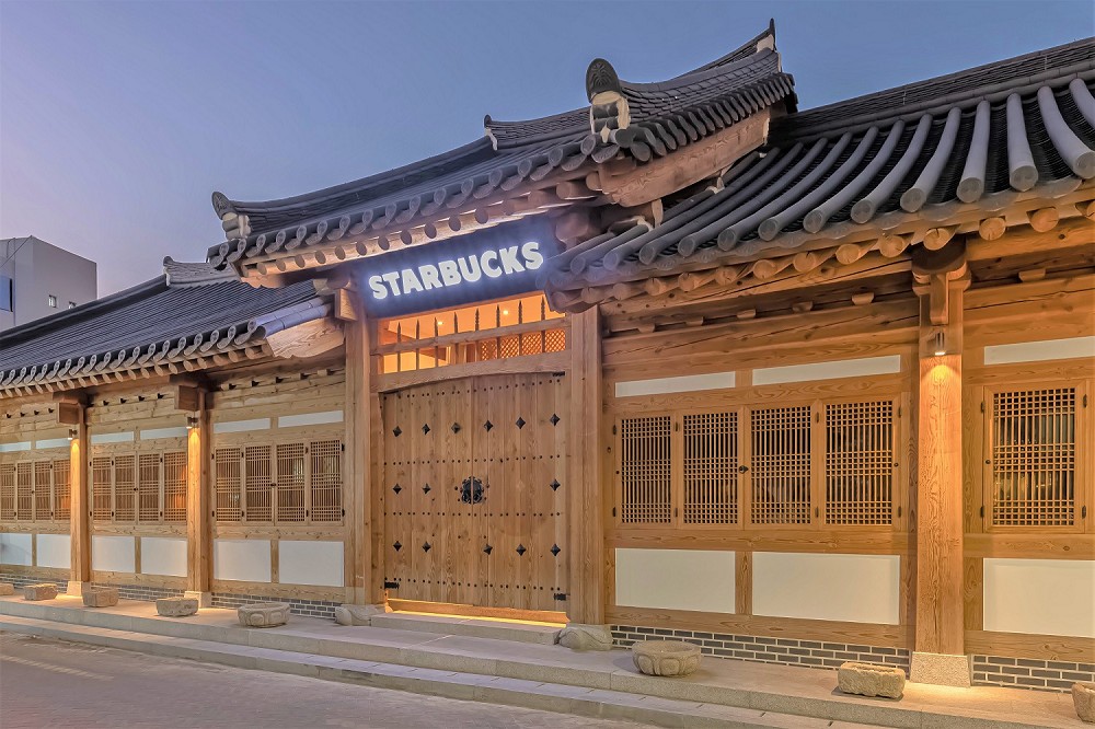 韓國大邱「韓屋星巴克」！ 結合咖啡、音樂、庭園的百年古蹟咖啡廳空間