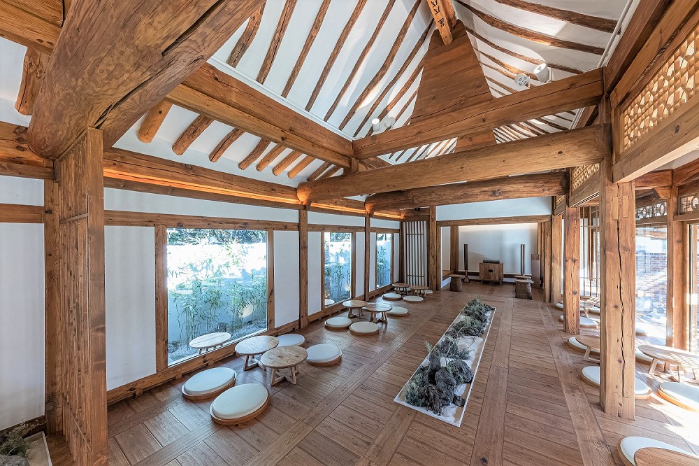 韓國大邱「韓屋星巴克」！ 結合咖啡、音樂、庭園的百年古蹟咖啡廳空間