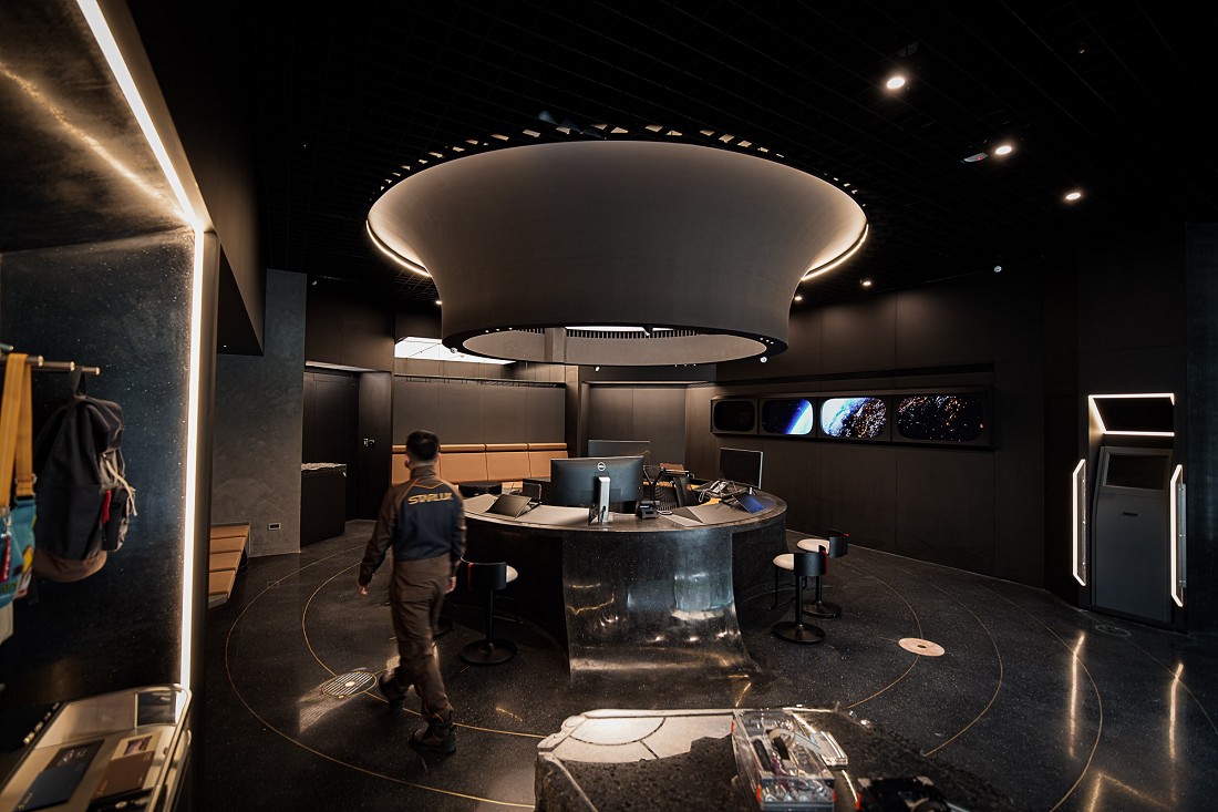 星宇航空全新形象門市如太空艦橋!本事空間製作所操刀太空奇幻感空間