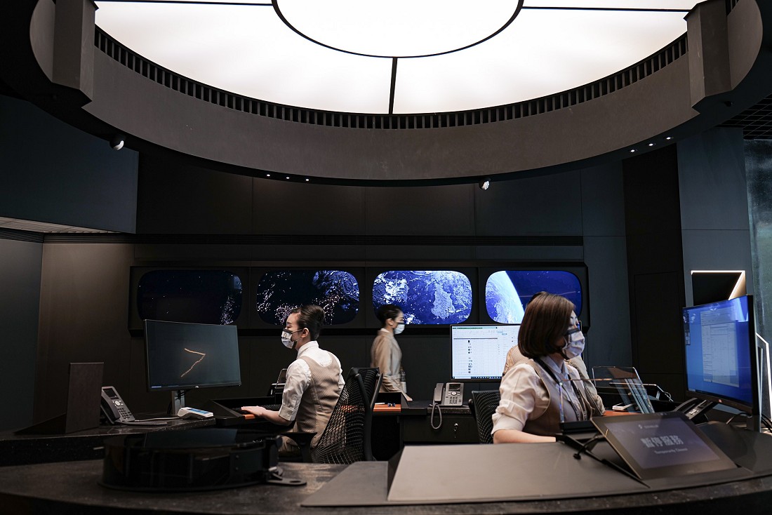 星宇航空全新形象門市如太空艦橋!本事空間製作所操刀太空奇幻感空間