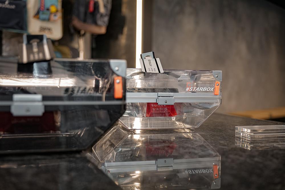 星宇航空全新形象門市如太空艦橋!本事空間製作所操刀太空奇幻感空間