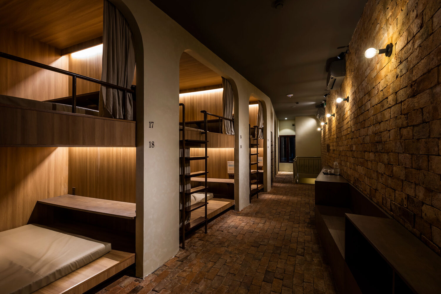 越南胡志明市「Chidori Coffee in Bed」！結合咖啡廳、設計青旅的城市靜謐空間