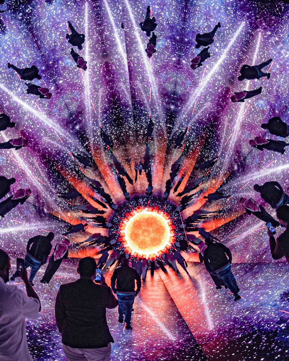 世界上最大萬花筒！英國設計團隊Stufish打造沉浸式華麗鏡面隧道空間