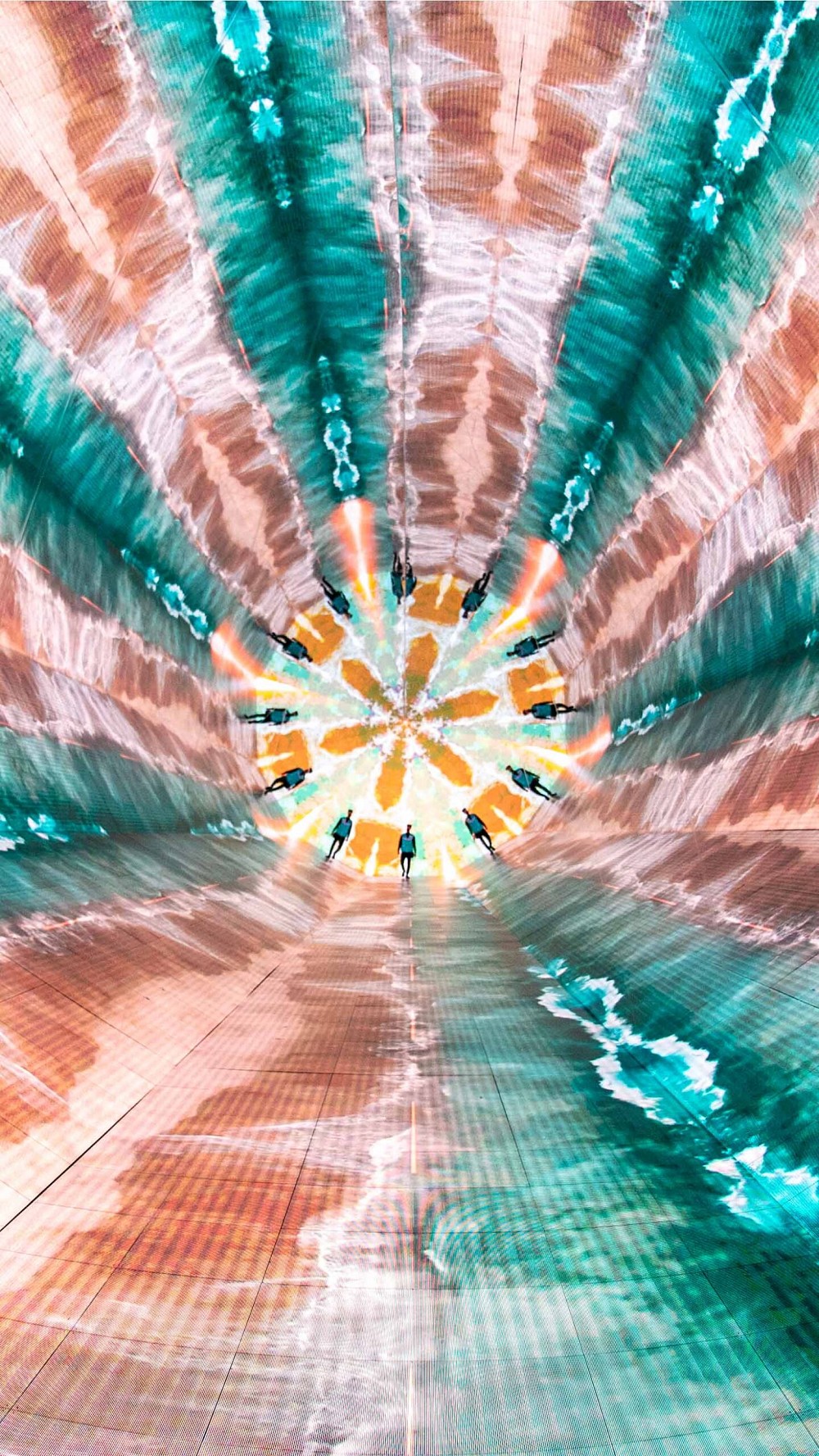 世界上最大萬花筒！英國設計團隊Stufish打造沉浸式華麗鏡面隧道空間