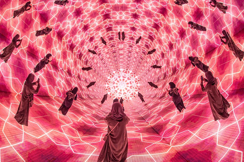 世界上最大萬花筒！英國設計團隊Stufish打造沉浸式華麗鏡面隧道空間