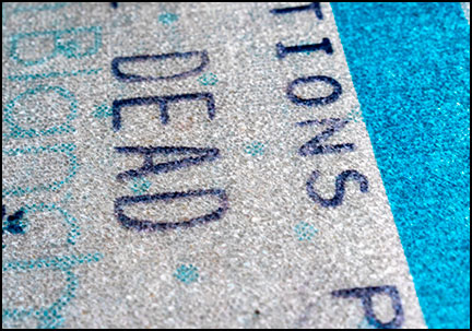 連腳踏墊也很有個人特色，把心愛的票券客製成doormat