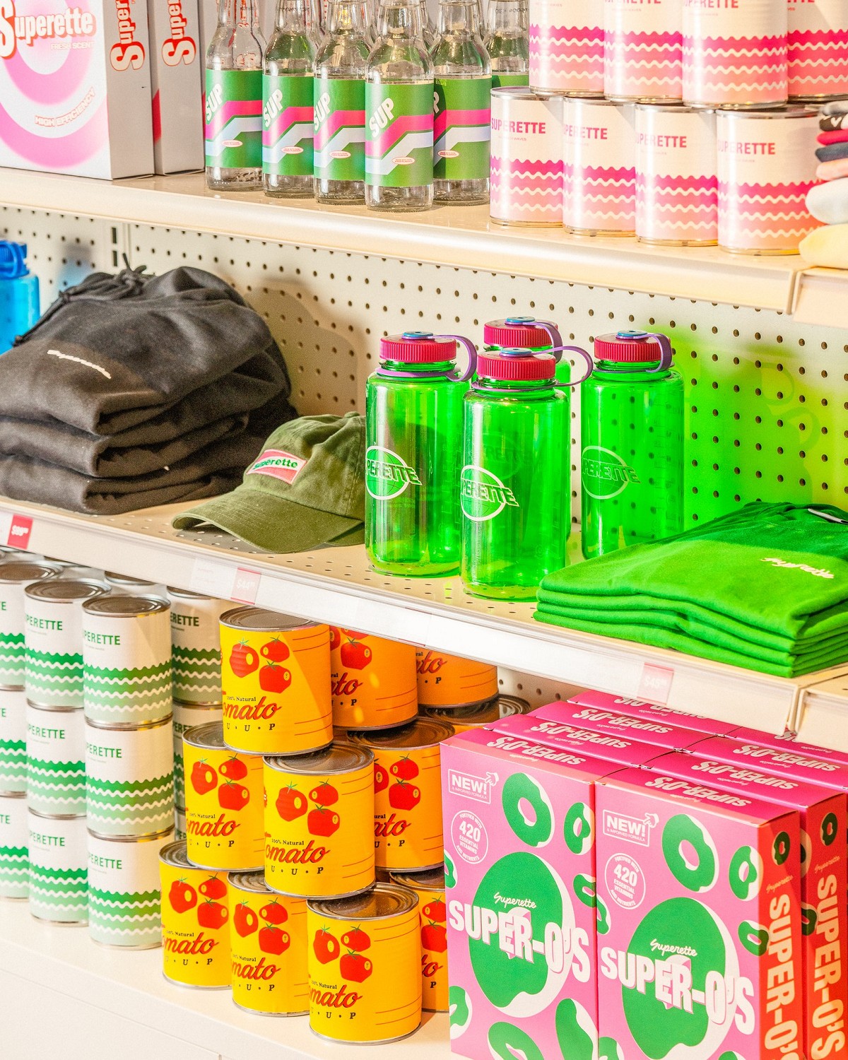 偽裝成超市的大麻店！加拿大Superette打造懷舊普普風格大麻專賣店