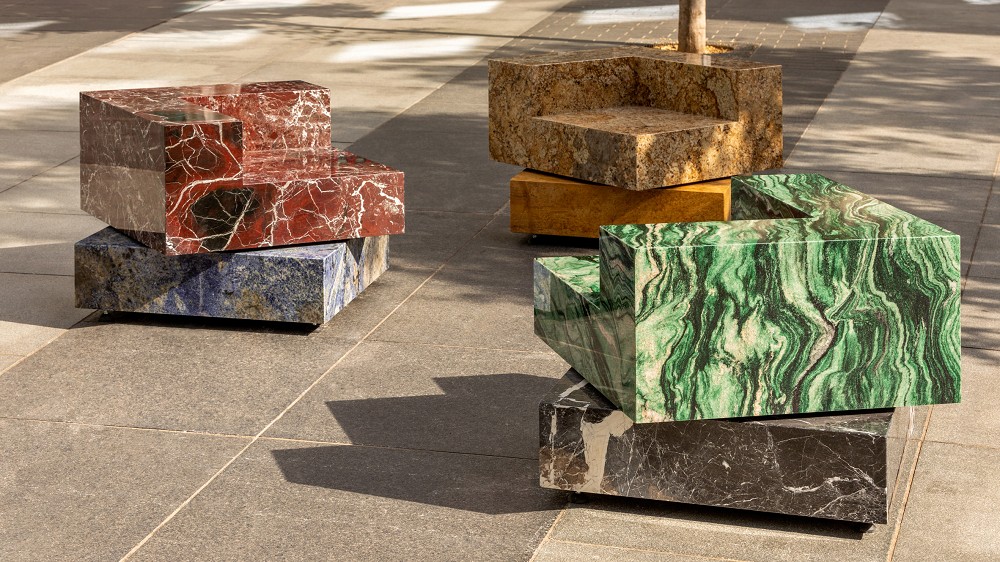 倫敦市區繽紛旋轉椅！荷蘭設計師Sabine Marcelis以大理石、花崗岩打造華麗公共座椅