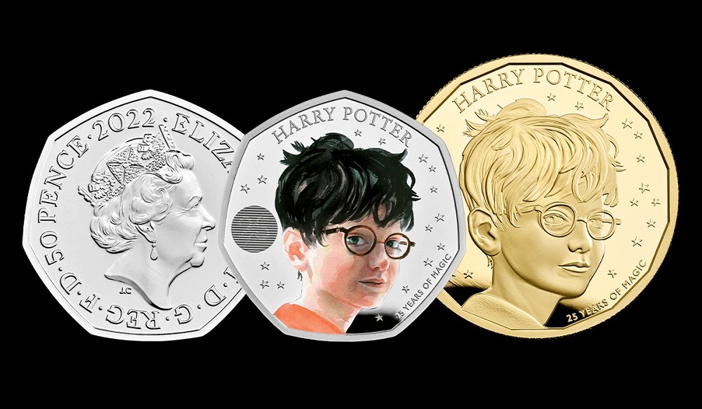 英國皇家鑄幣局推《哈利波特》紀念幣！25週年字樣、閃電符號藏身紀念幣設計