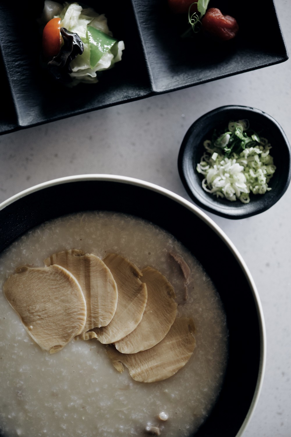 台南全新設計飯店「綉溪安平」!紅磚拼接清水模、沉浸式互動空間、設計客房、冠軍咖啡進駐