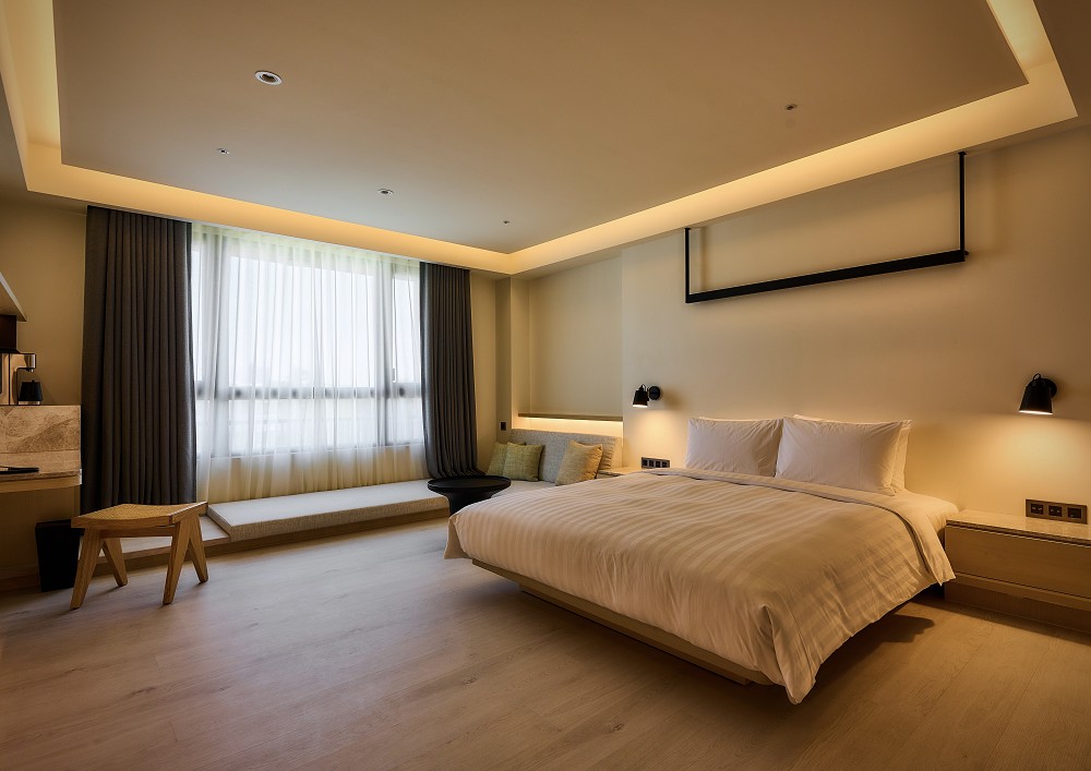 台南全新設計飯店「綉溪安平」!紅磚拼接清水模、沉浸式互動空間、設計客房、冠軍咖啡進駐