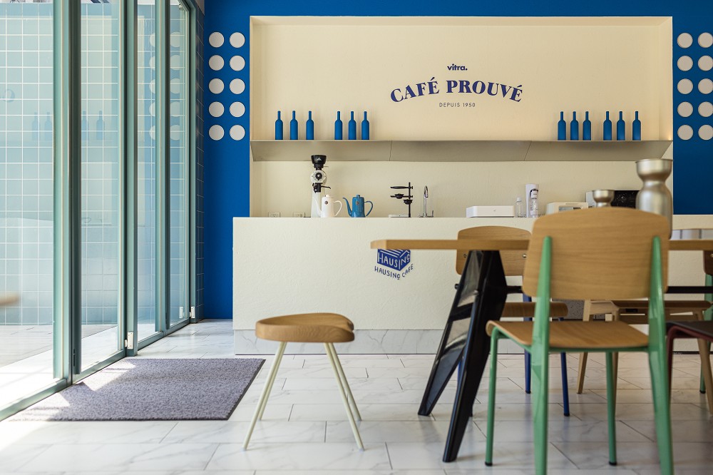 「Café Prouvé by Vitra」亮相台中！半年限定咖啡廳遇見法國設計大師Jean Prouvé經典之作